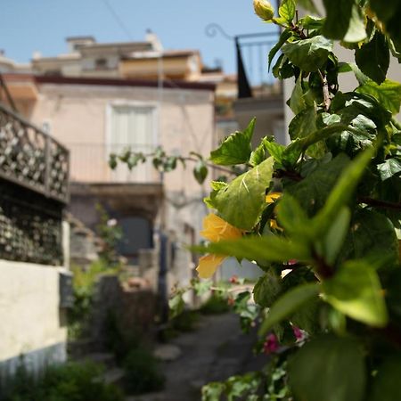 Nick & Santo'S Holiday Homes B&B Giardini Naxos Exteriör bild