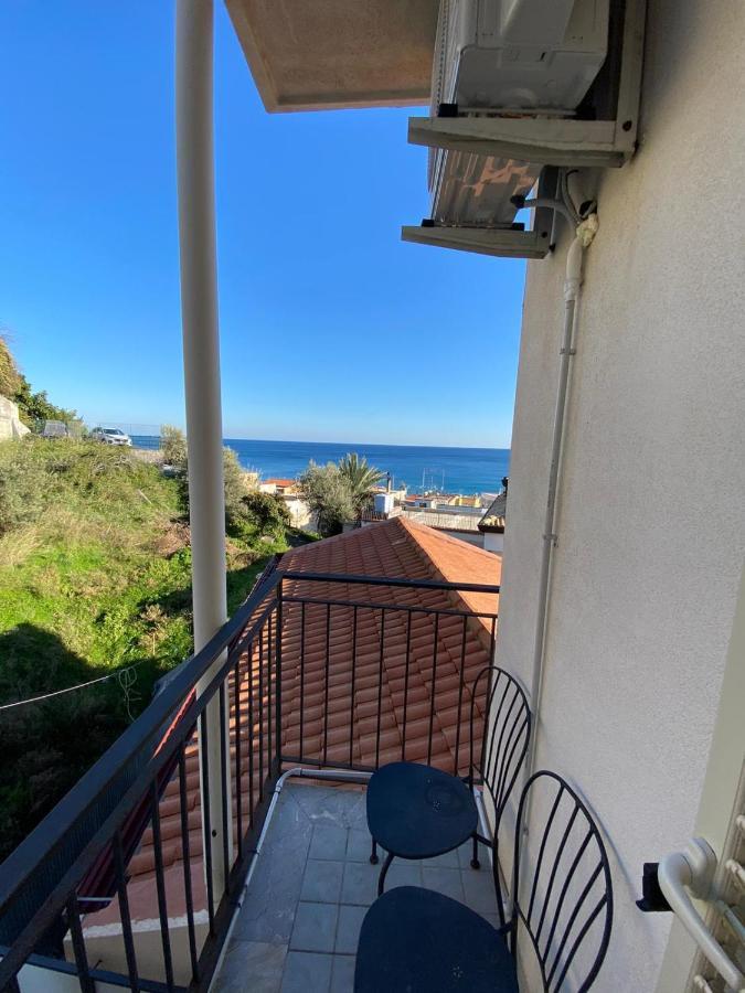 Nick & Santo'S Holiday Homes B&B Giardini Naxos Exteriör bild