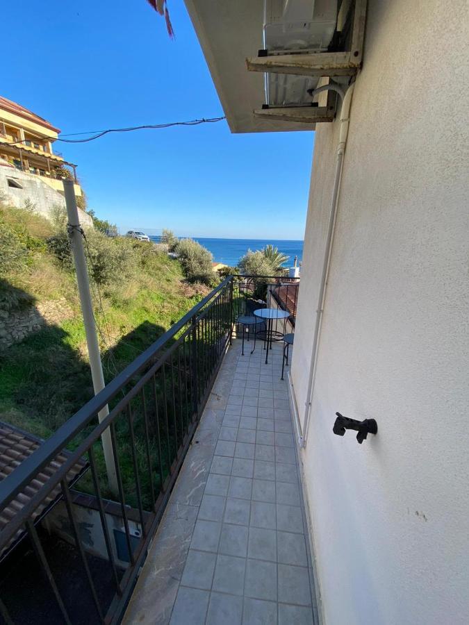 Nick & Santo'S Holiday Homes B&B Giardini Naxos Exteriör bild