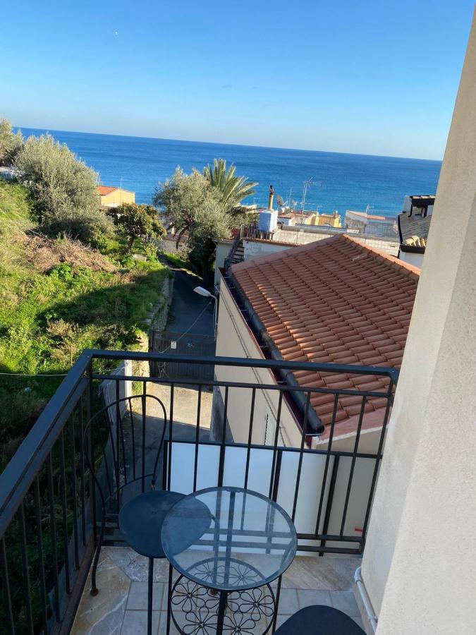 Nick & Santo'S Holiday Homes B&B Giardini Naxos Exteriör bild