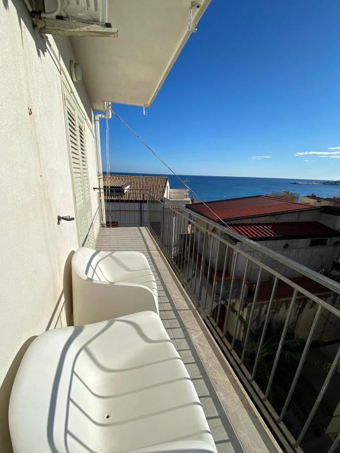 Nick & Santo'S Holiday Homes B&B Giardini Naxos Exteriör bild